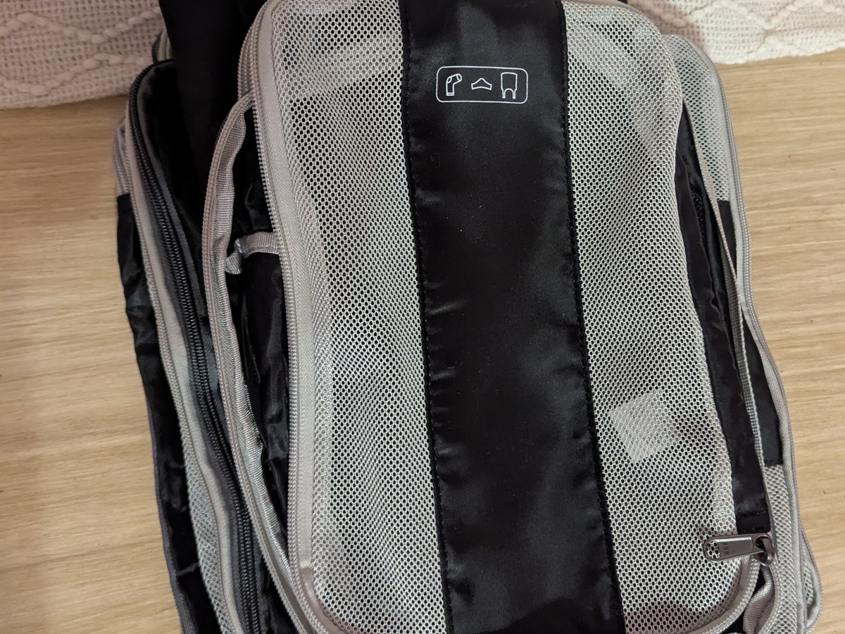 Airport Survival Kit: 10 Essentials for Stress-Free Travel Days&nbsp;✈️